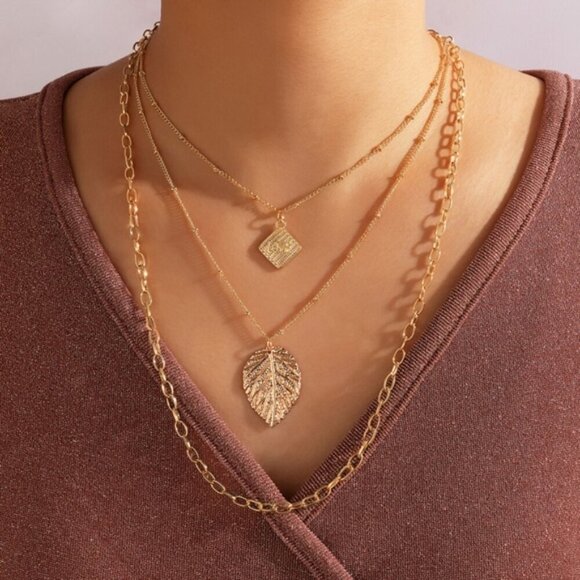 Women's Boho Multilayer Gold Leaf Pendant Necklace - Picture 1 of 1